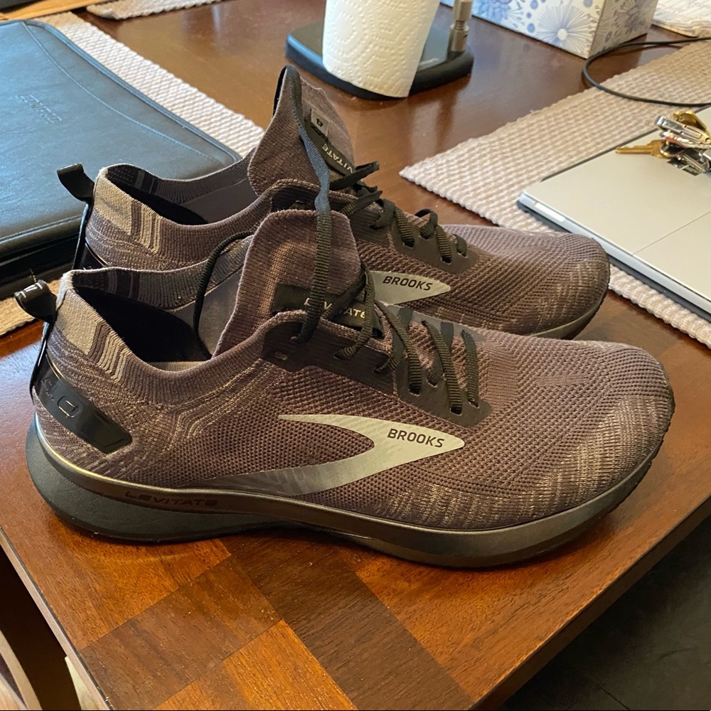 BROOKS Levitate 4!! Only worn a few times!! Size 12